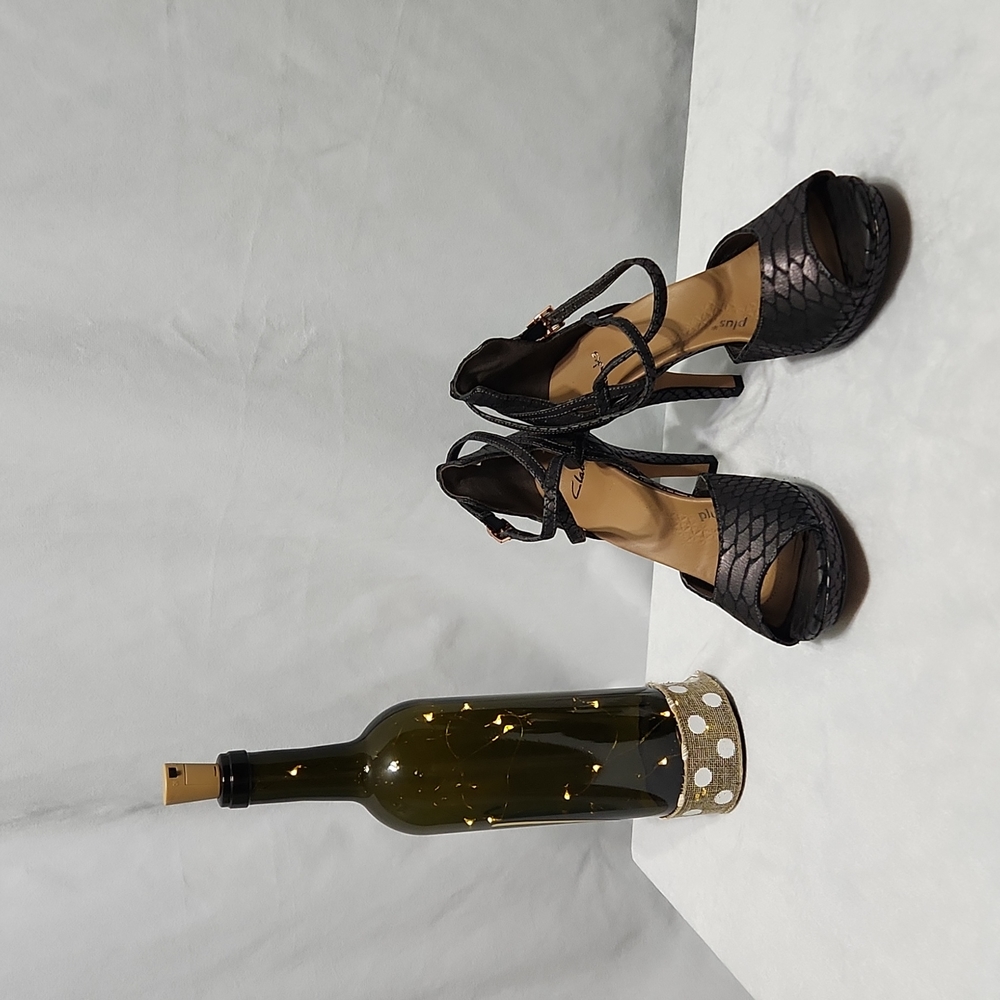 Clark's comfort plus black heels size 5 1/2 UK so 7 1/2 in US!